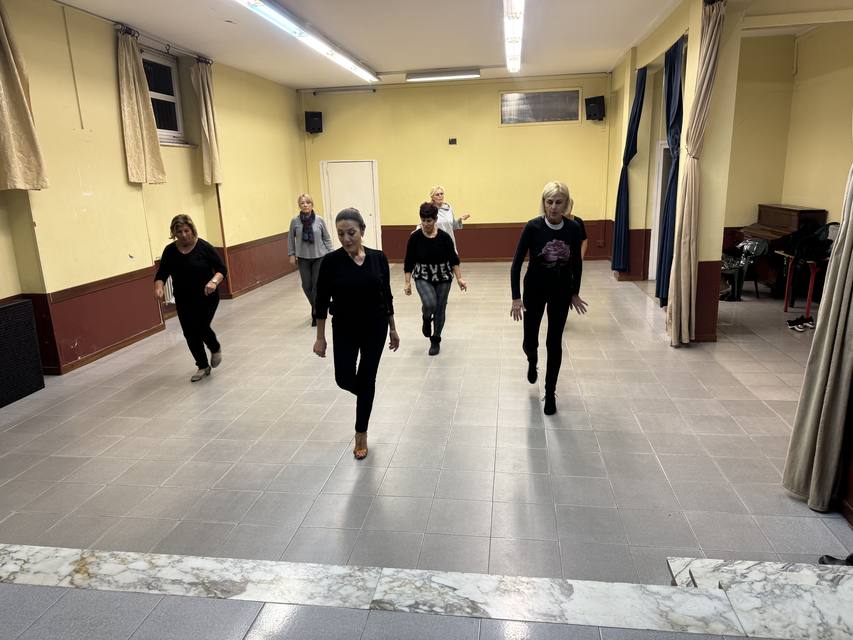 Corso di ballo in fila